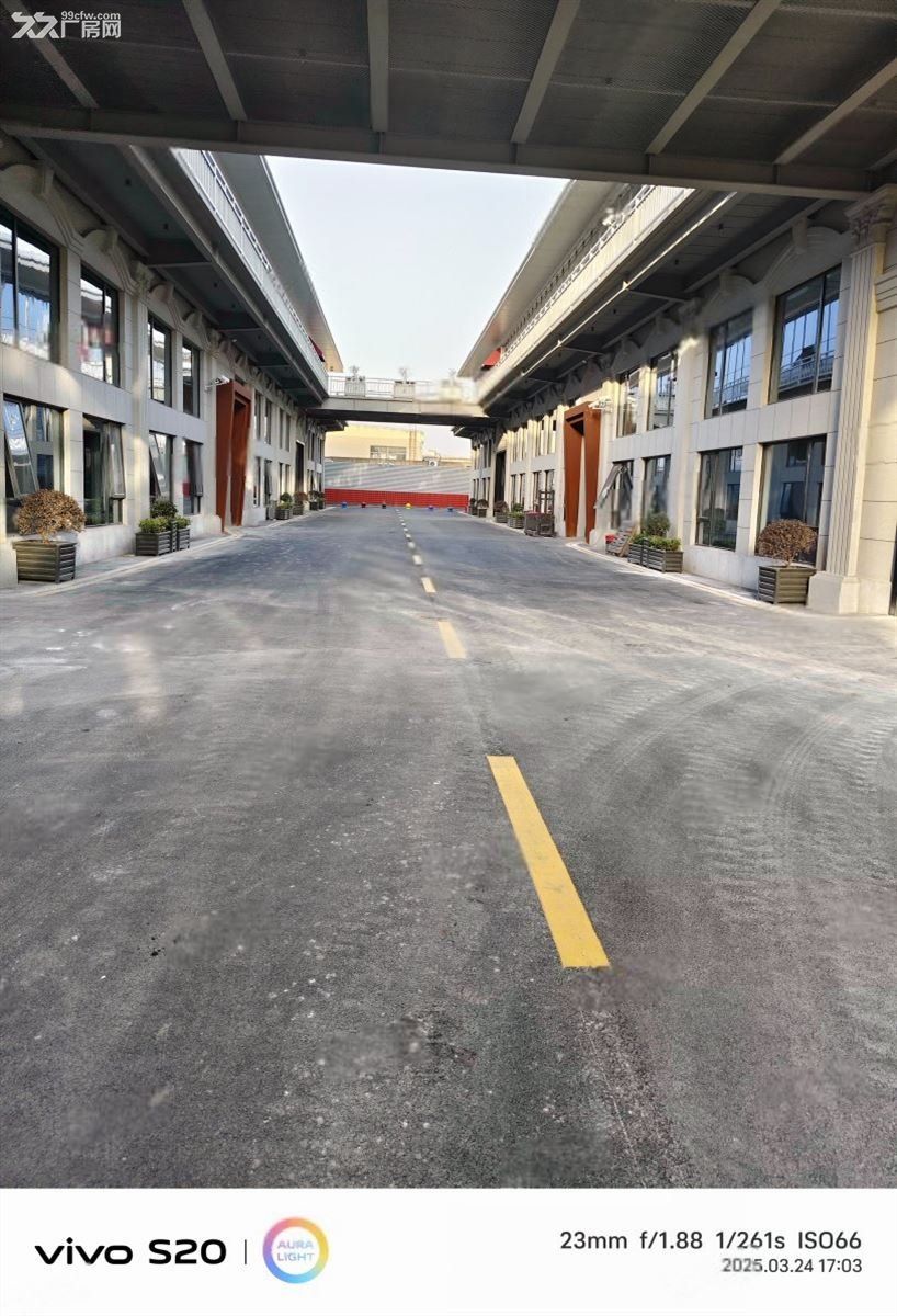 房东直租:曹安公路路边 2千平可做展示面,可分割,适合展厅汽车4s店 - 7