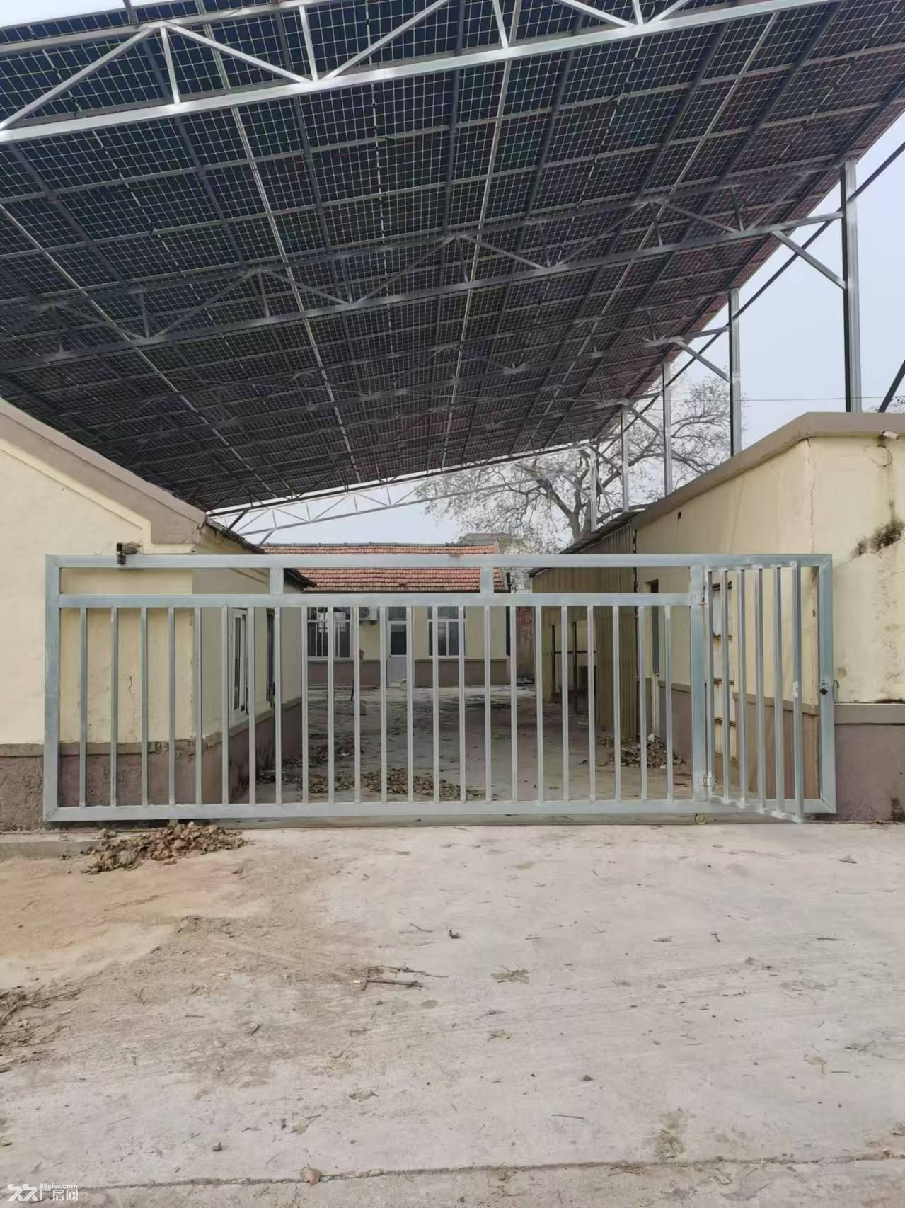 厂占地面积900平方面车间700多平方米，有独立变压器，有自来水，机井，交通方便