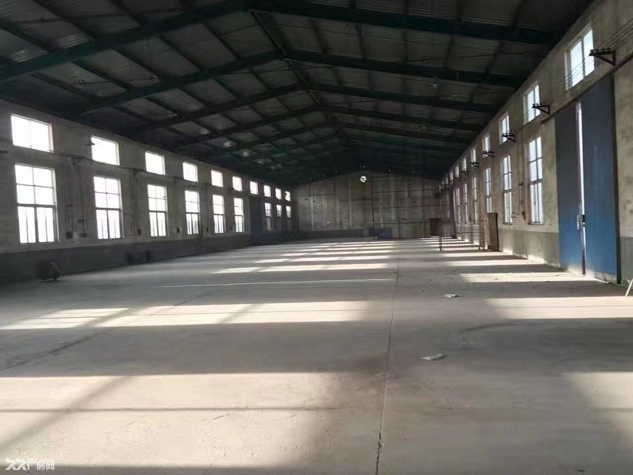 厂房出租1500平方米.配置办公室.有大小停车位.水电齐全。交通便利。环境优越 - 4