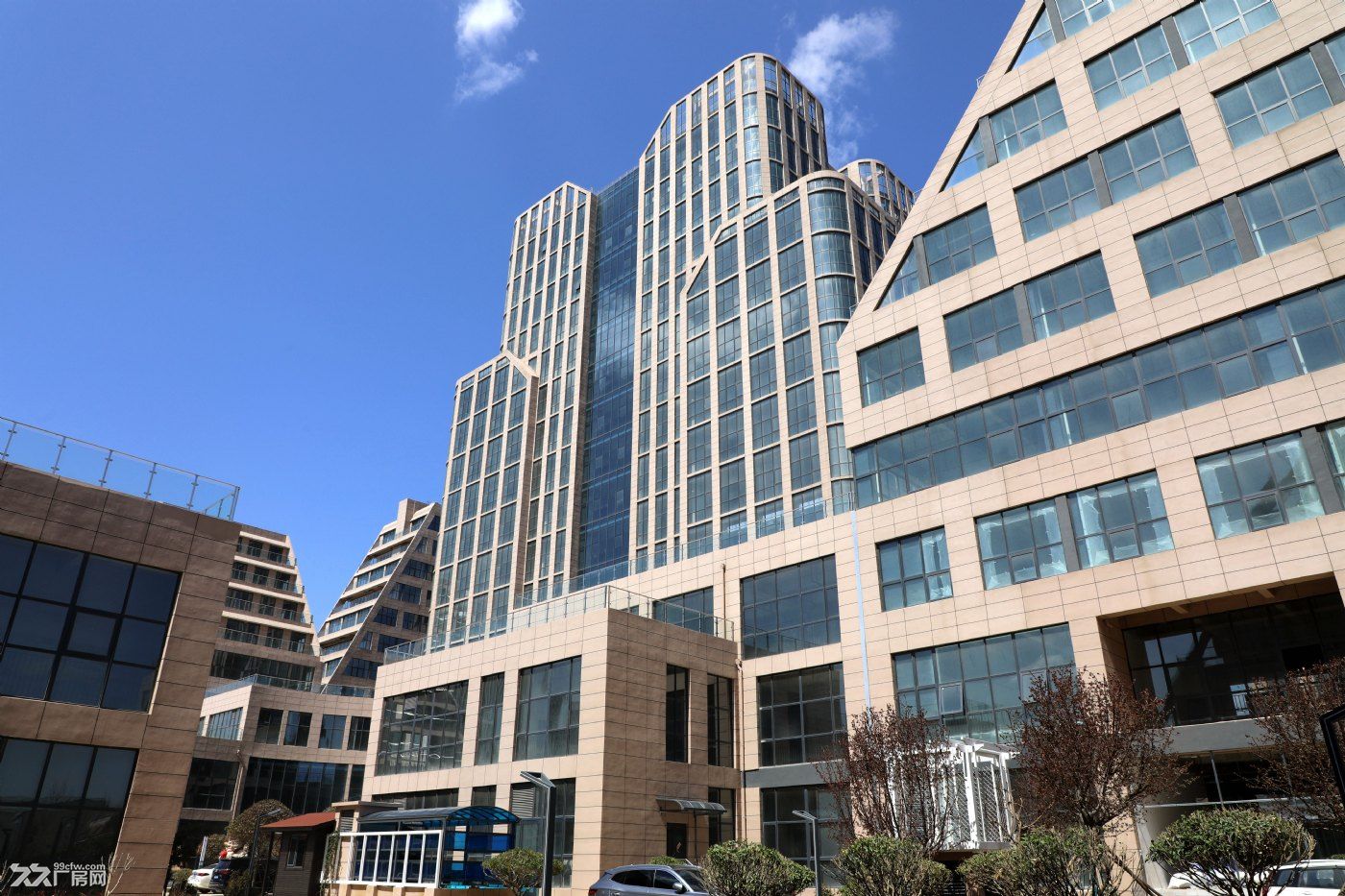 城阳高新区工业厂房出租,全新多层厂房,配套齐全,高新区中心位置