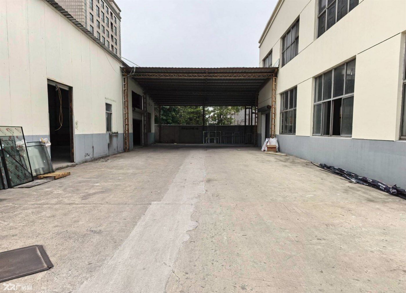 物业出租:黄渡 一楼200平层高10米 可架行车 大车可入库 带雨棚 - 8