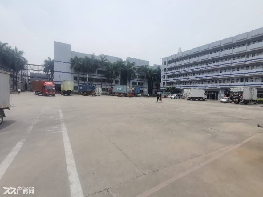寮步靠石大路新出原房国有双证超大空地标准独院
