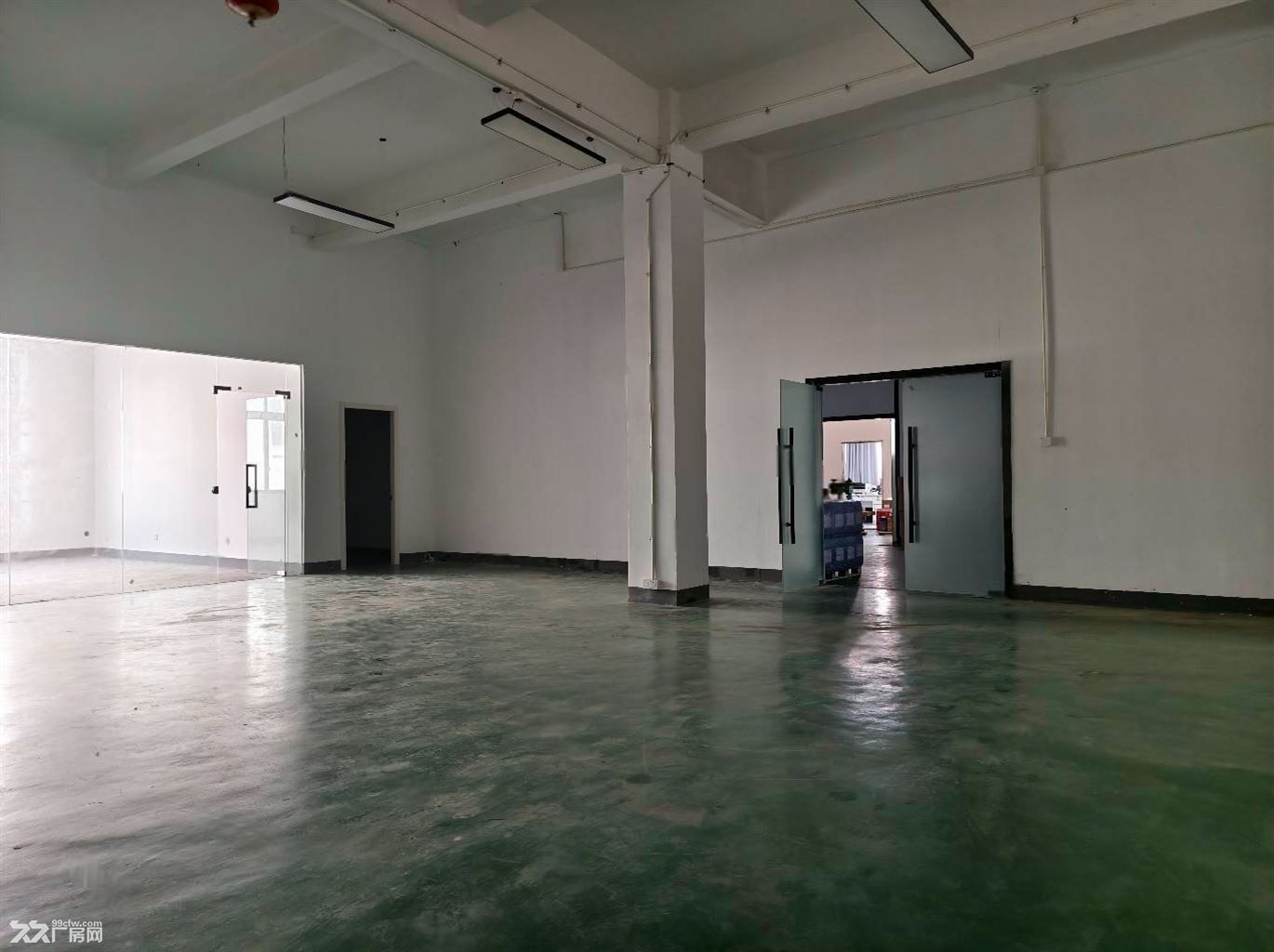 房东直租：17号线地铁口，环境优美，大小面积均有，大货梯，大车进出方便