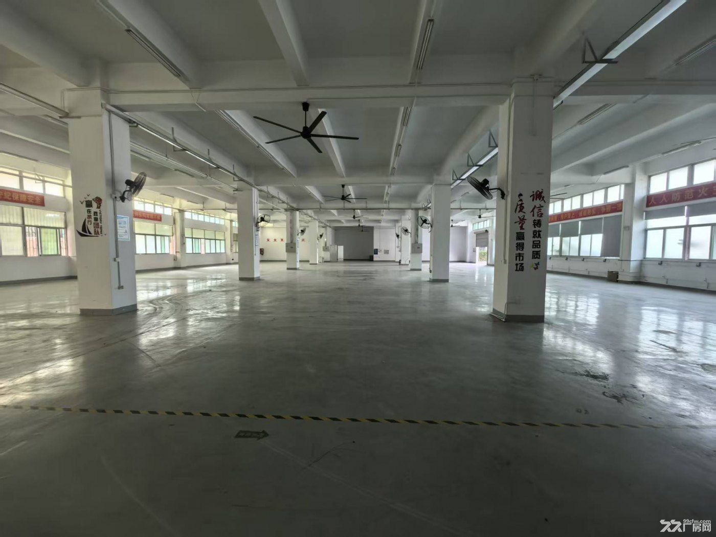 龙华大型工业区一二楼5200平厂房出租 - 2