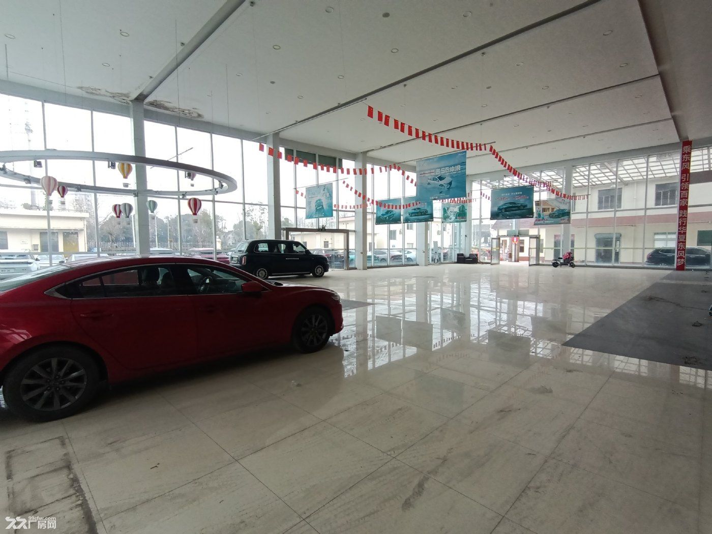 浦东,沿沪南公路主干道,层高8米,展示面30米4S店招租,支持喷漆环评