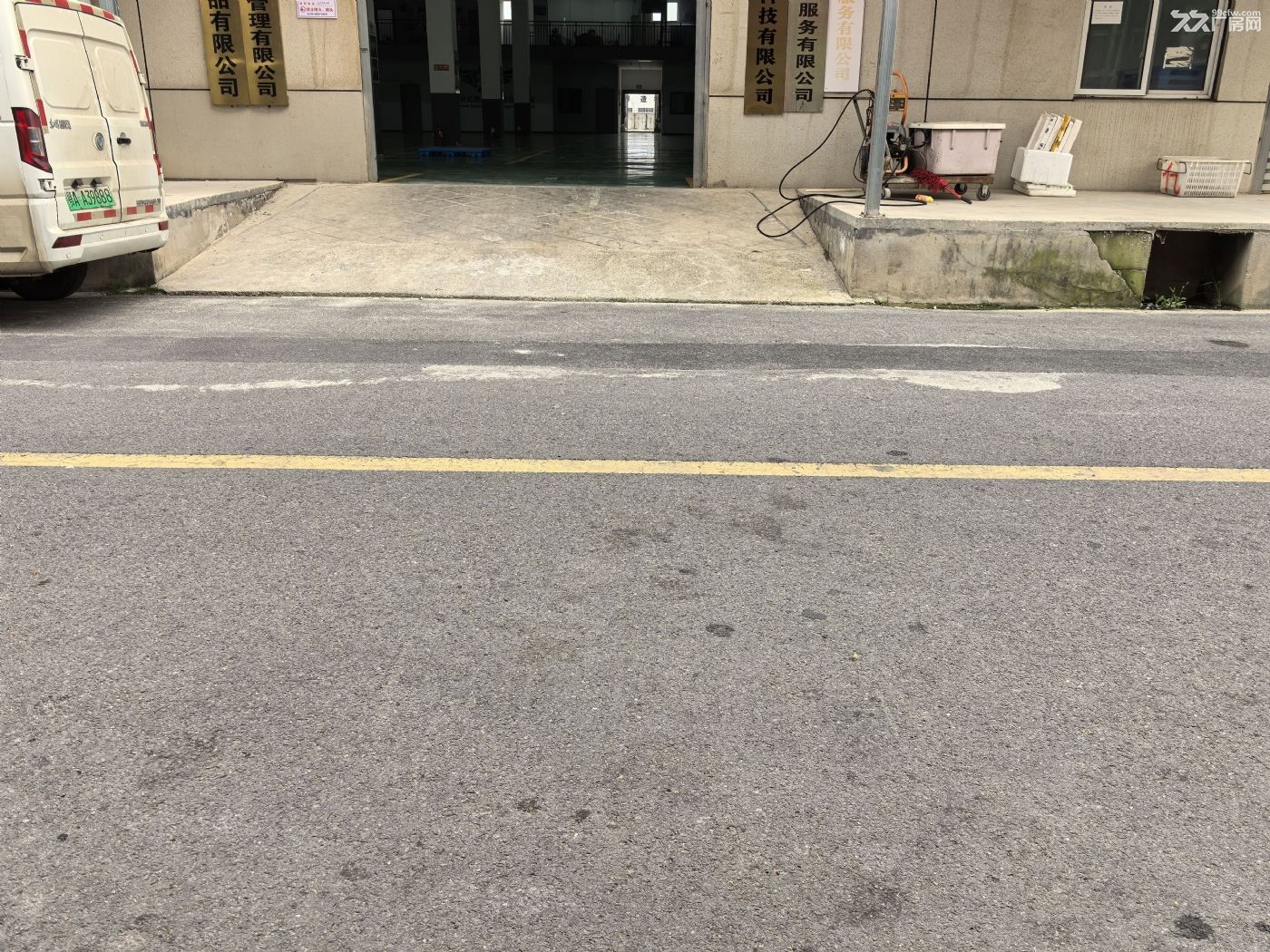 九成新带装修厂房，速租 - 4
