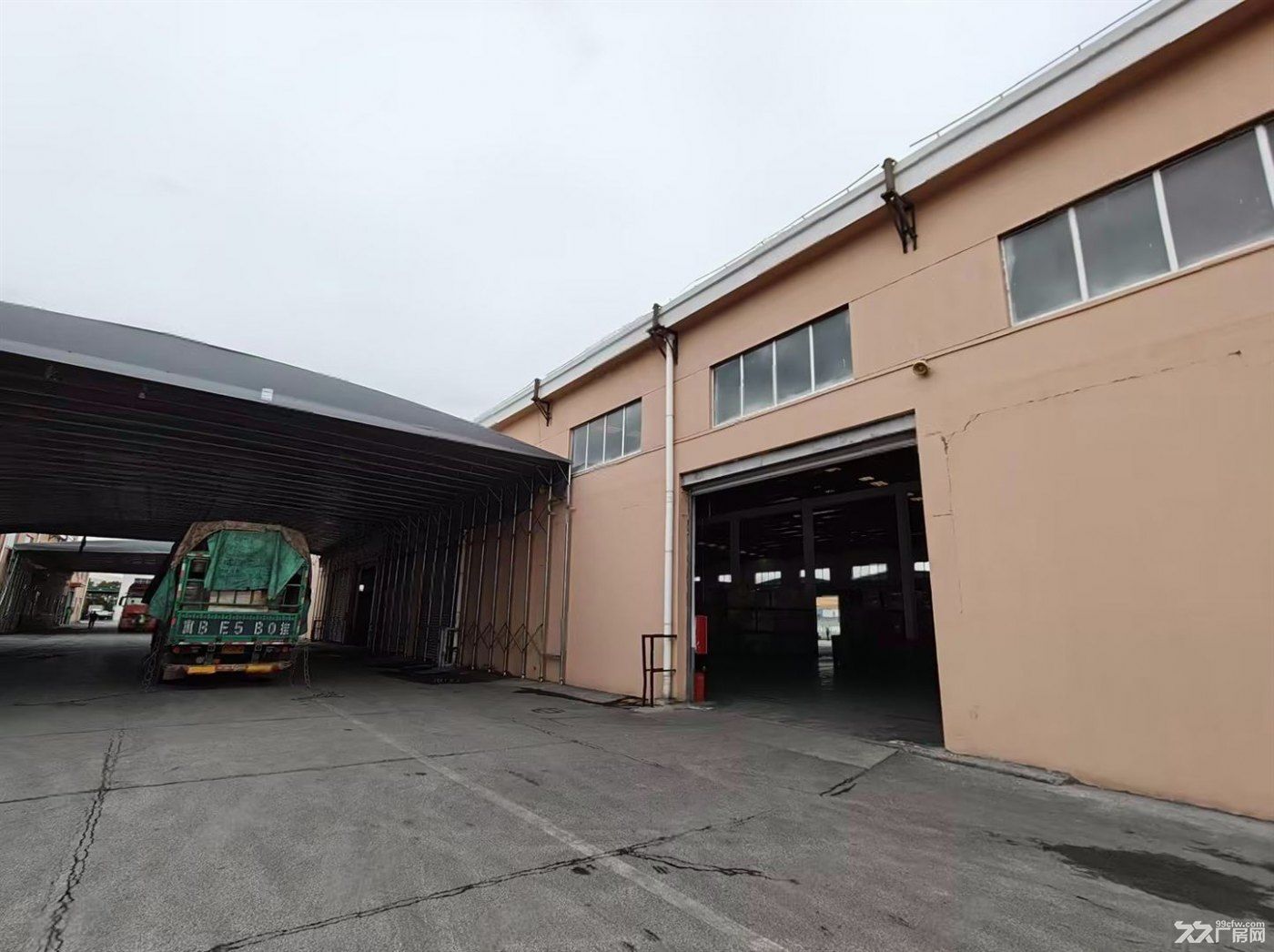 上海嘉定厂房火车头厂房大单层厂房配办公楼多口可进打车 - 2