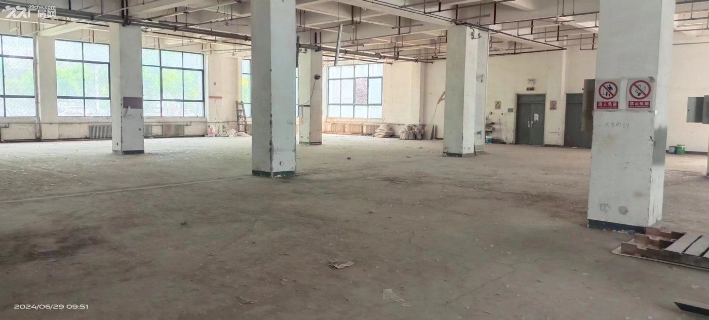 出租石家庄高新区工业园区标准厂房一楼1100平