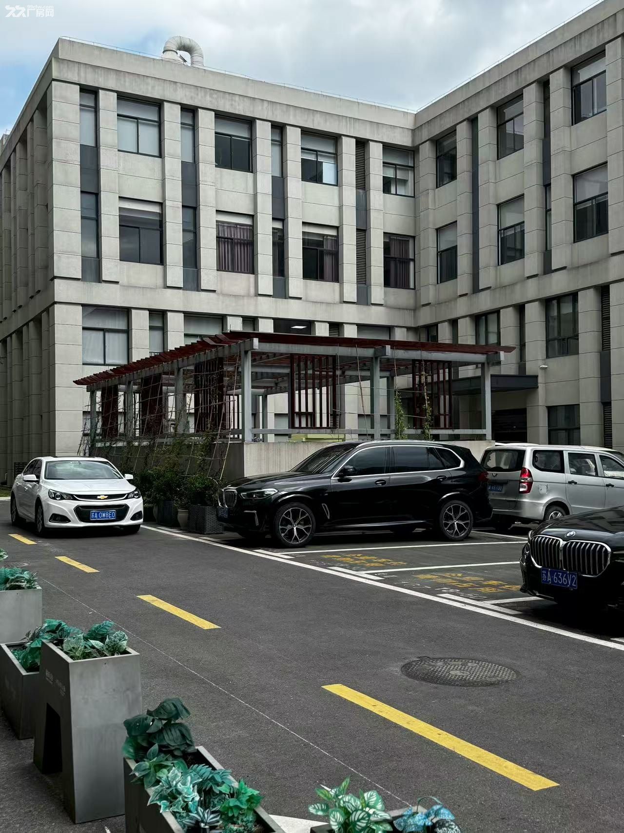 高新区学府路联东U谷381平一楼挑高6米厂房直租