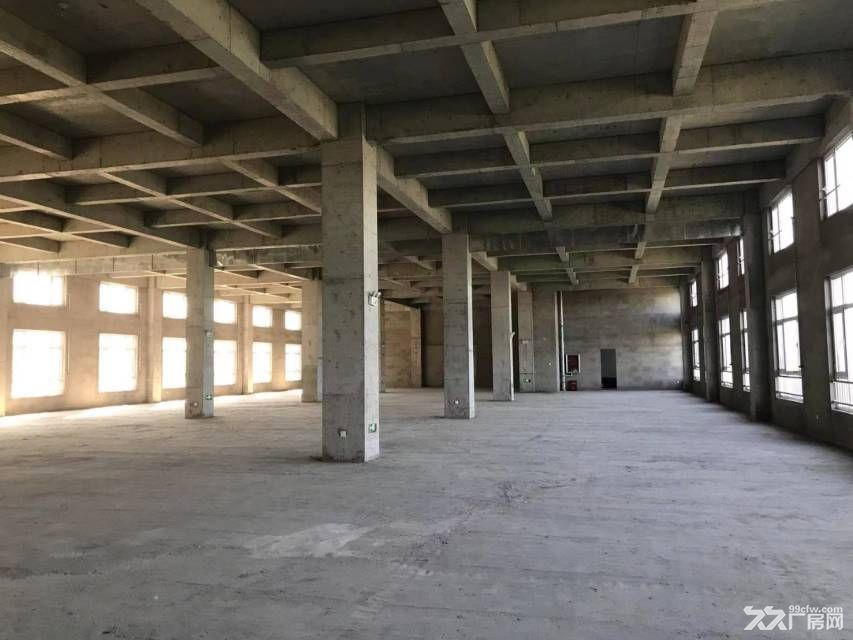 和平西路旁的工业园区1700平大平层送800平大平台