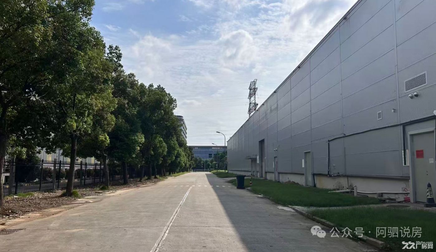 丙一类厂房 3200m²丙二类厂房 2350m² - 3
