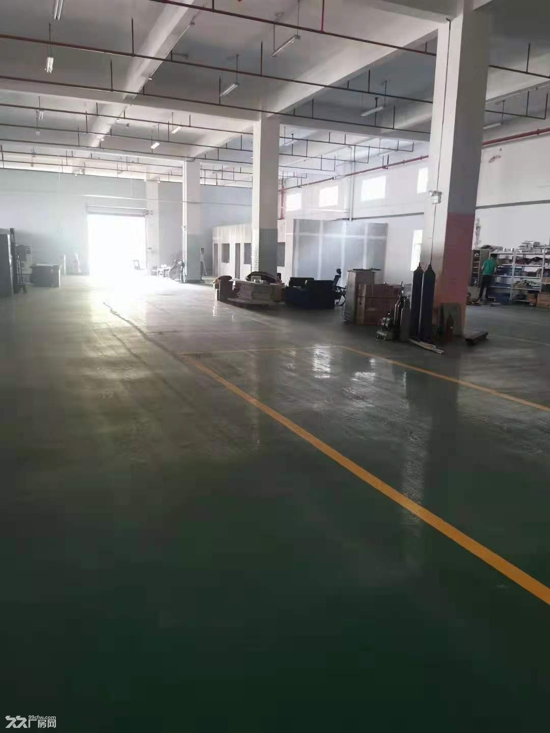东风大道枫树产业园小面积厂房出租300m2.带办公室