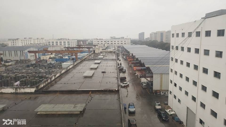 大面积厂房交通方便，大车进出方便