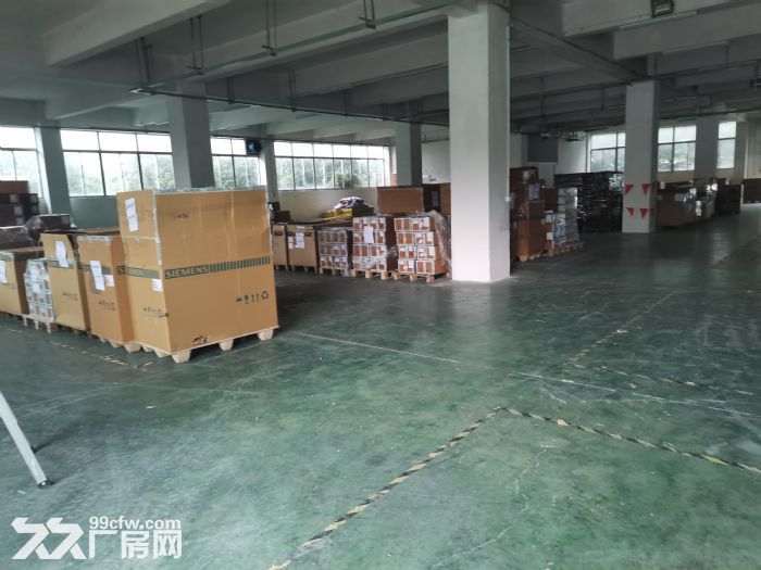 一楼2400平厂房出租,高5米,适合电子,电柜,印刷,仓库等,另有2楼2400平