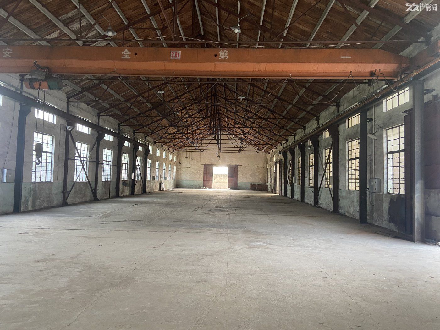 奉贤区柘林镇胡阮公路1850号,厂房910平方米出租,无税收要求,交通便利。
