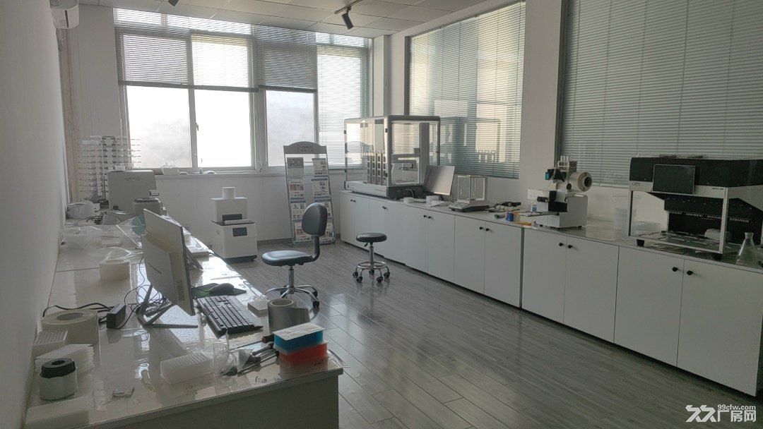 张江科学城旁,航头5百平至1千平带装修厂房办公仓库,可分割出租,实拍