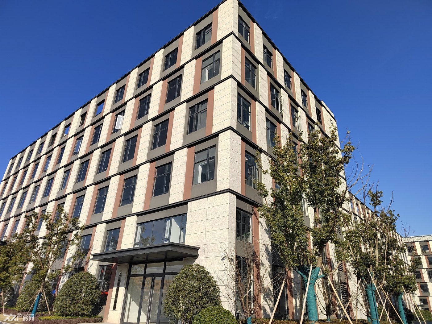 出售富阳50年独立产权2031平厂房，四部3吨货梯 - 6