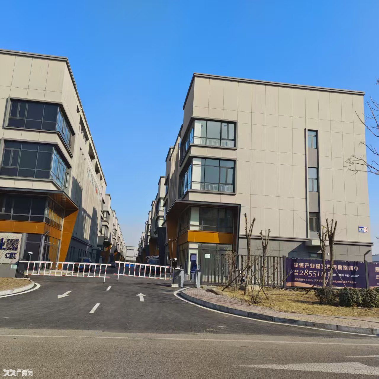 独门独院厂房出租,带办公楼
