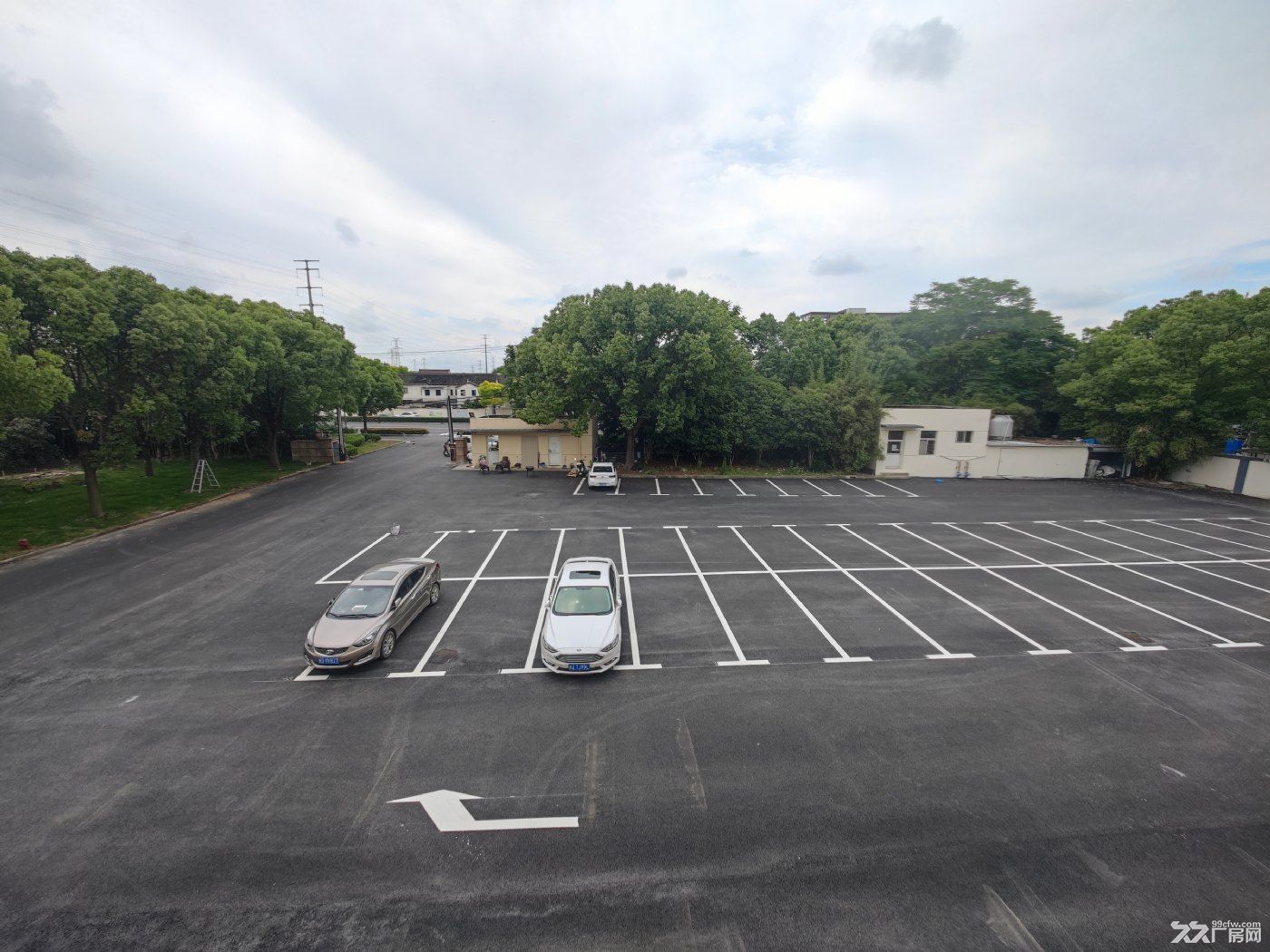 莲花南路出租大小面积工业厂房60.180.220.360.整层3000 - 2