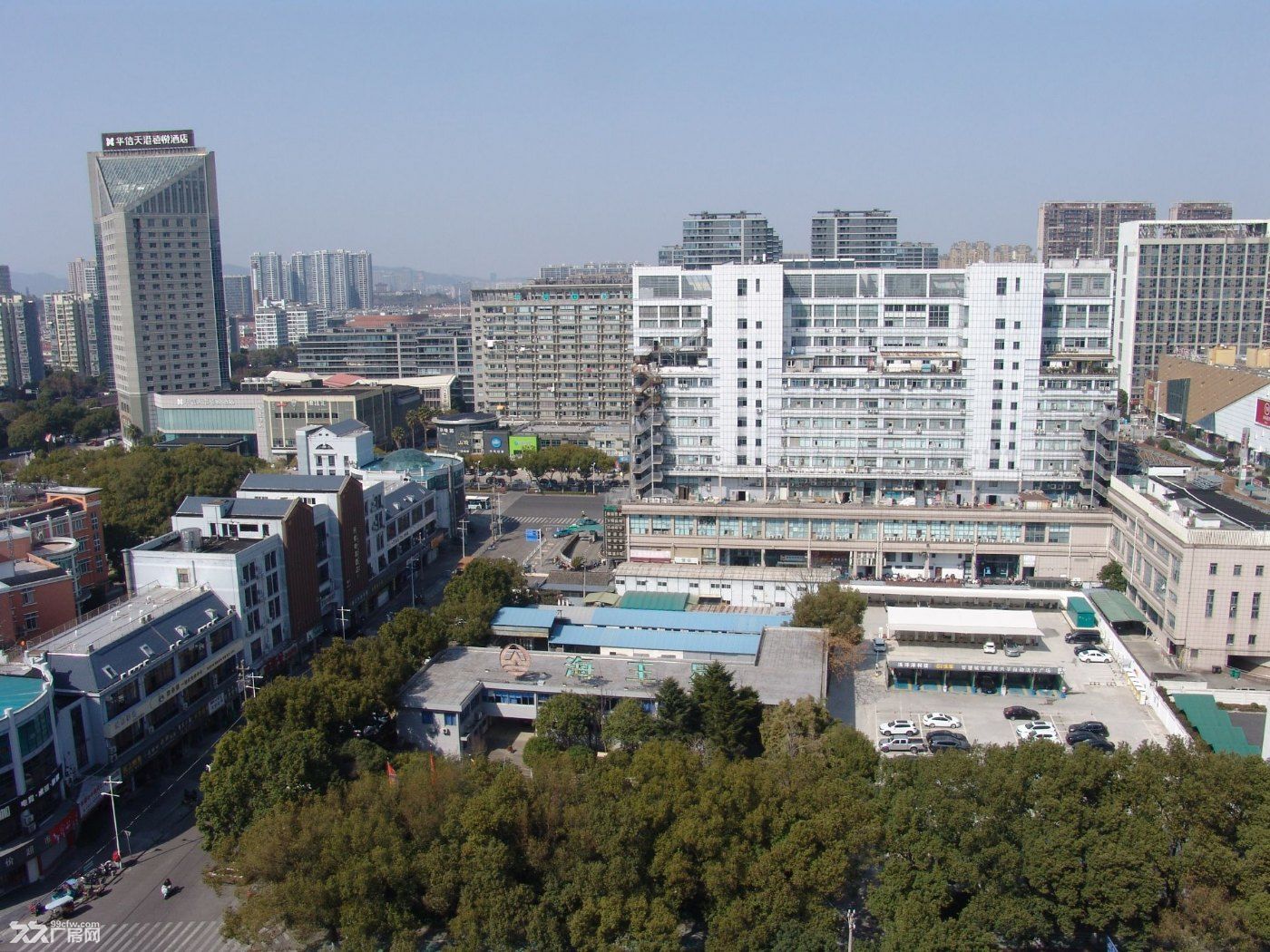 奉化市中心停车洗车充电配套的办公餐饮休闲仓储物流等场所出租