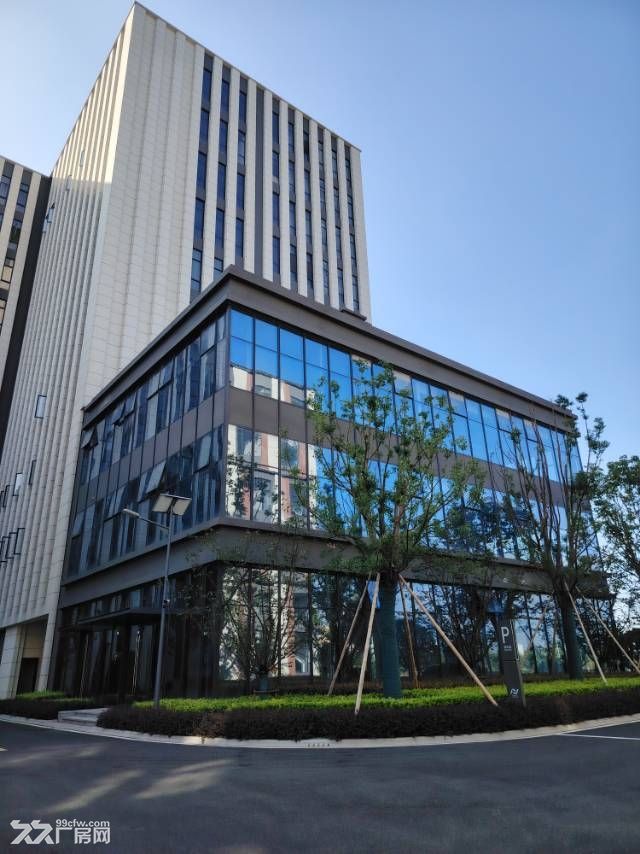 全新可分割厂房办公楼直租 - 2