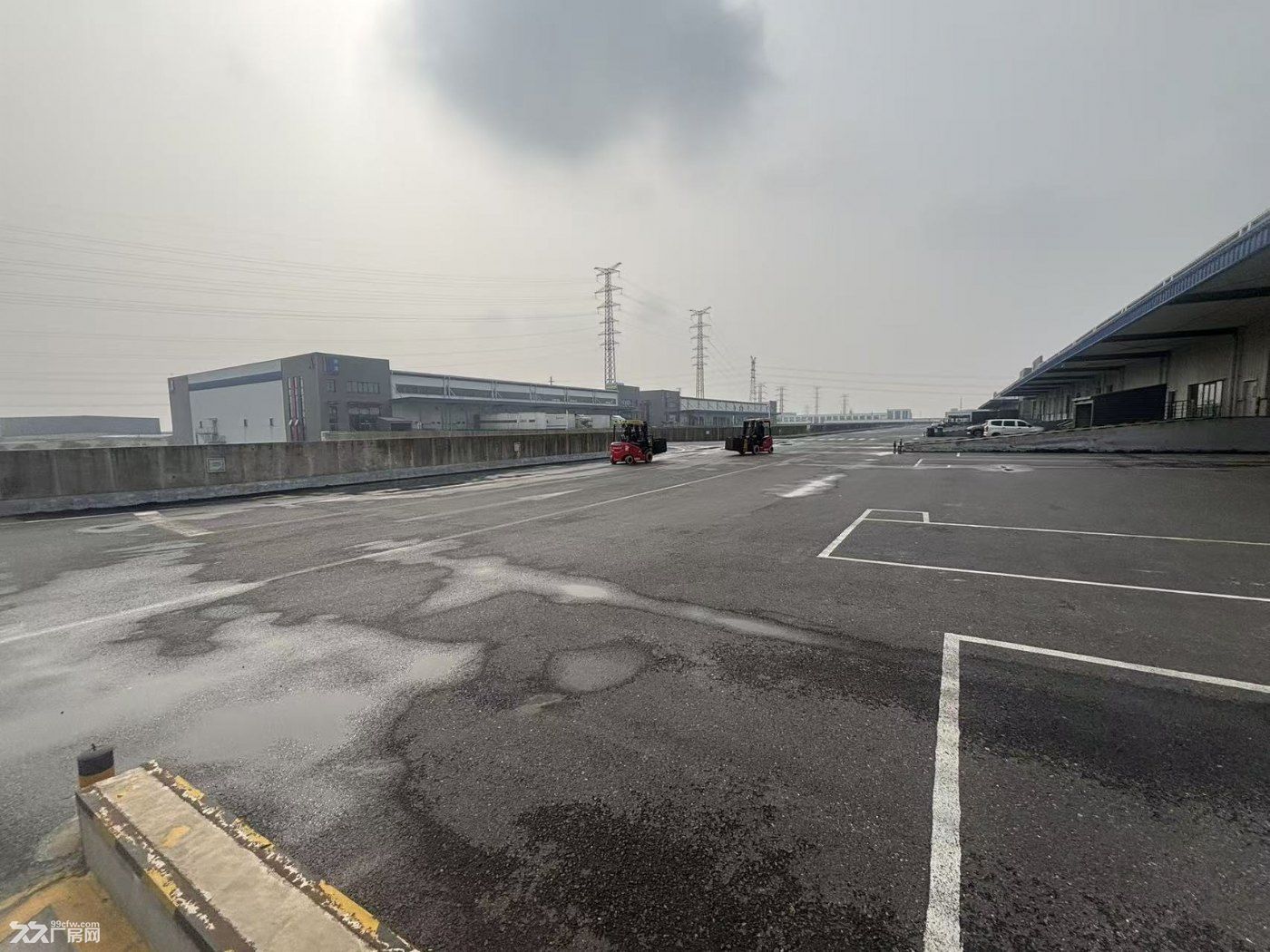 浦东机场附近?8037㎡超大卸货高平台仓库?分拨中心?快运?快递公司