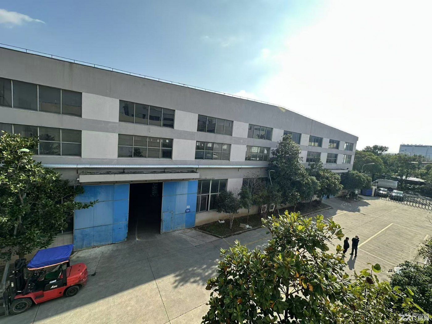 一首业主直租，标准104板块，独门独院，开通天然气，配电800KV - 8