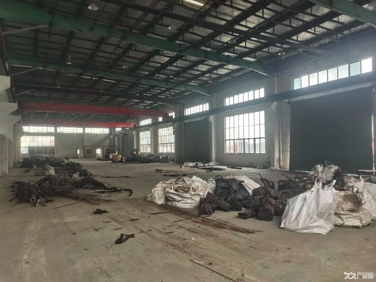 房东出租：出租石浦标准带多部行车厂房，1500平方，纯车间