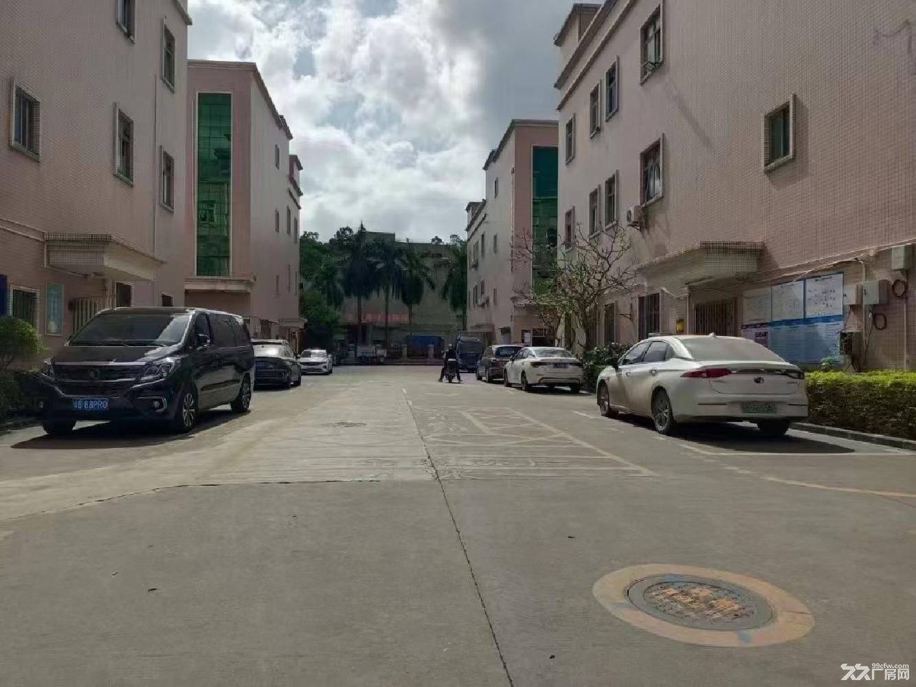 深圳龙华观澜龙观快线旁独栋厂房8000平出租，可分租。
