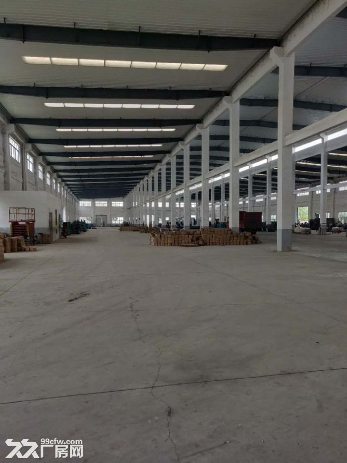 铜梁 工业园 5500平米 标准厂房出租 新修 形象好