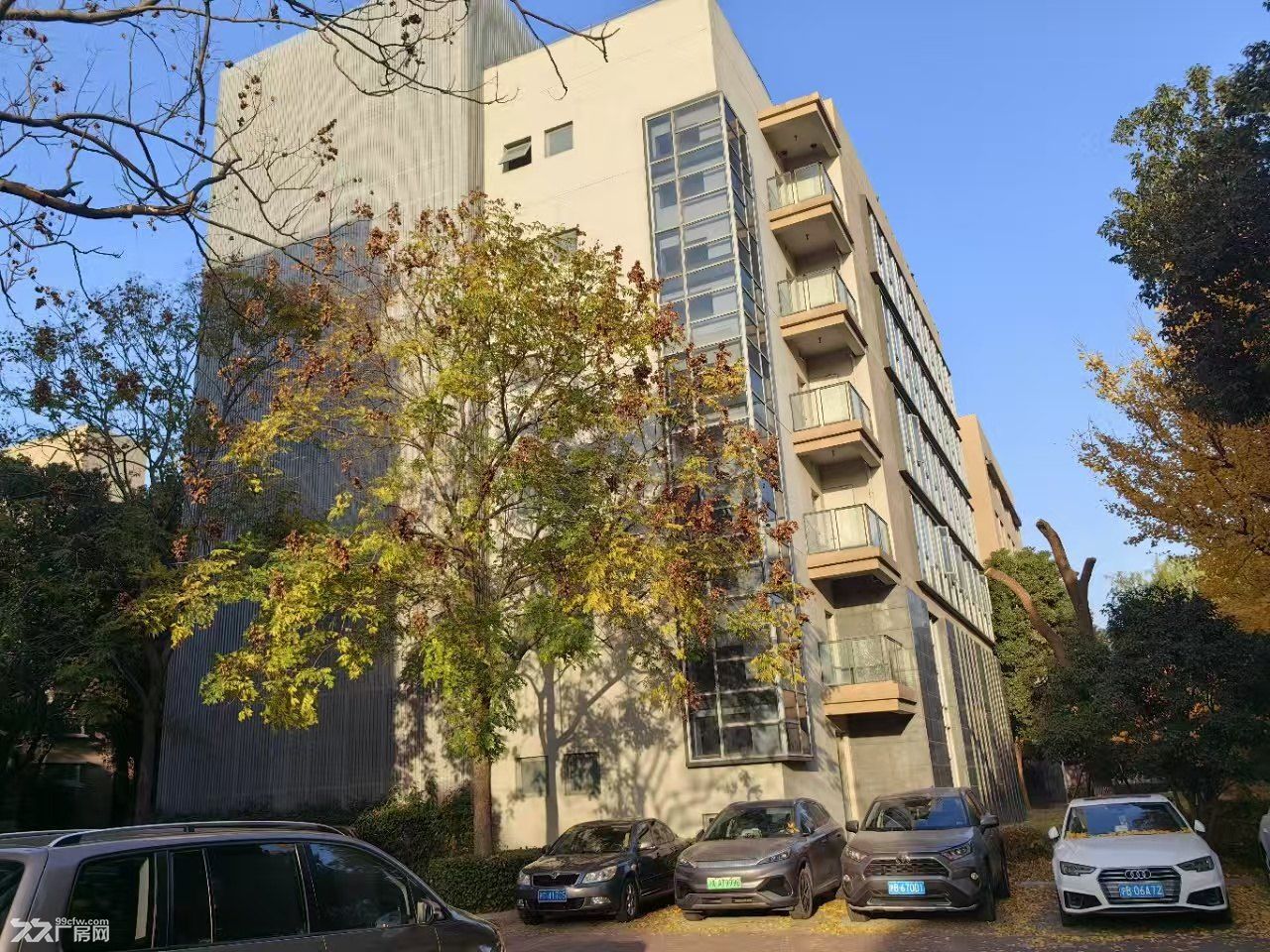 闵行总部一号 独栋厂房出售,单价1.1万 近地铁15号线 花园式