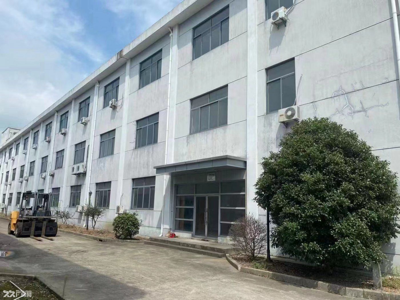 青浦练塘工业园区独栋4700平厂房，0.6元每平104地块