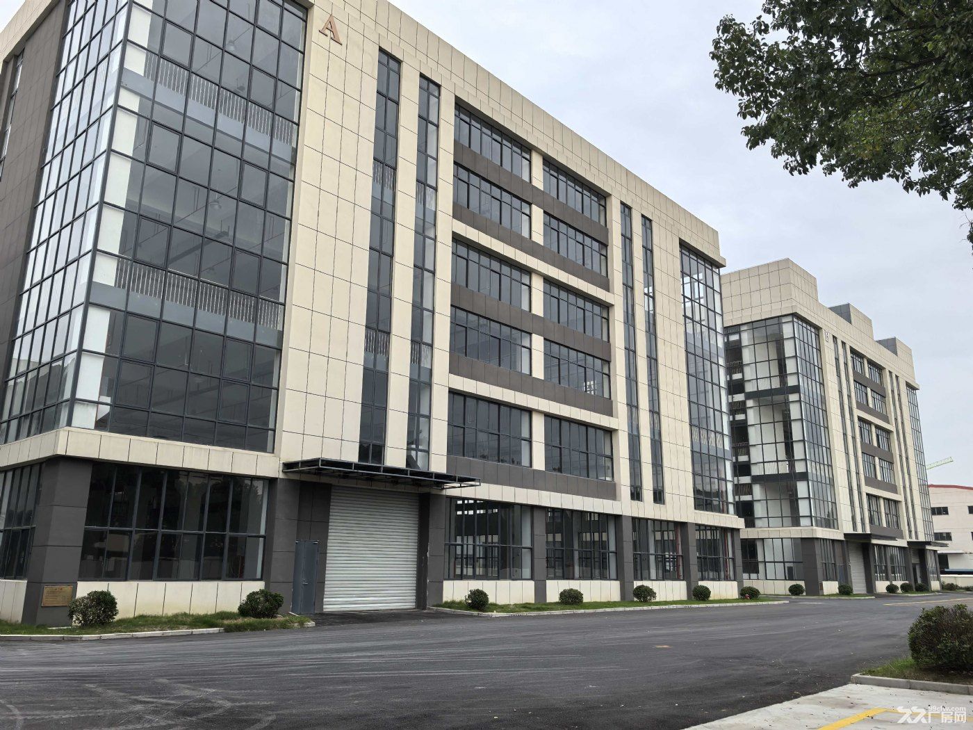 无锡新吴硕硕放新建高标准厂房出租招租直租，形象好交通便利。
