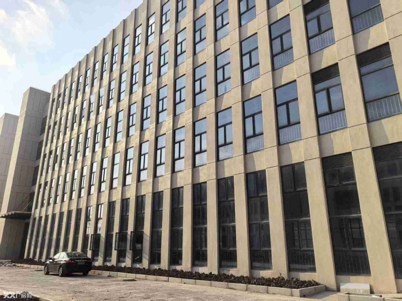 新型现代化园区,八栋五层单体建筑 - 4