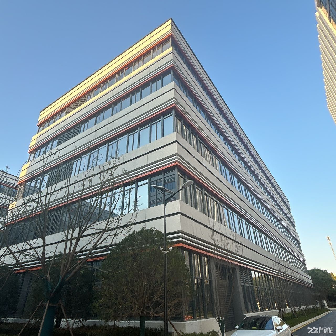 出租青剑湖全新厂房0.83元/平/天，价格可谈，近地铁口，环境优美 - 7