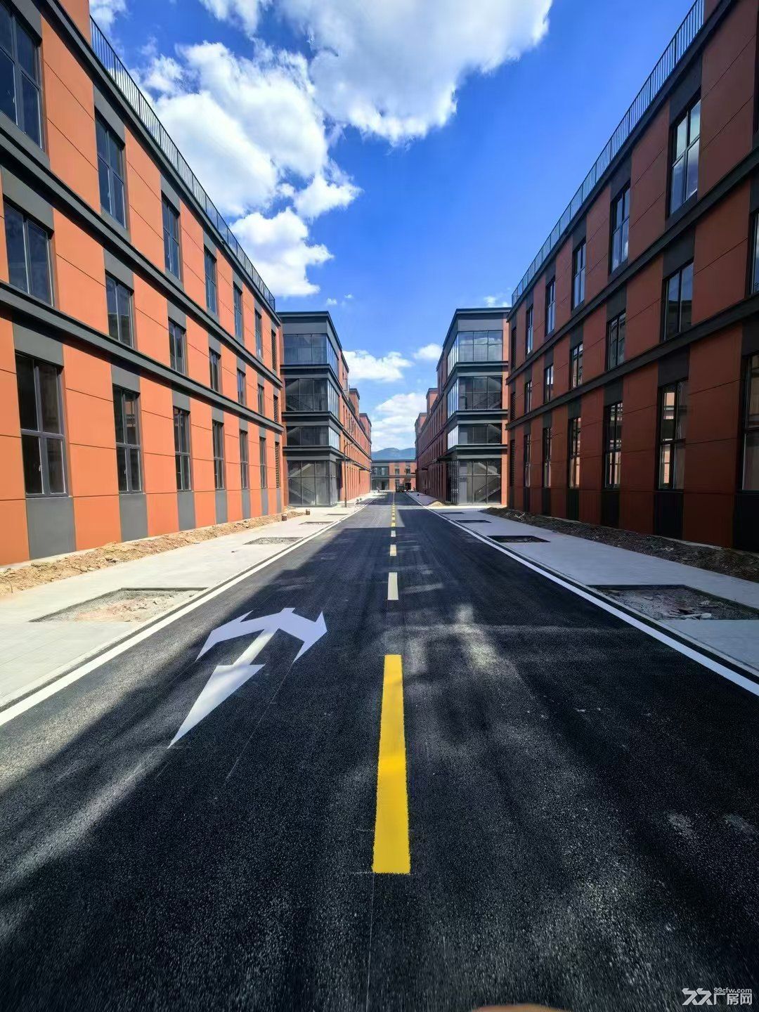 西部科学城独栋现房厂房大产权送露台 - 2