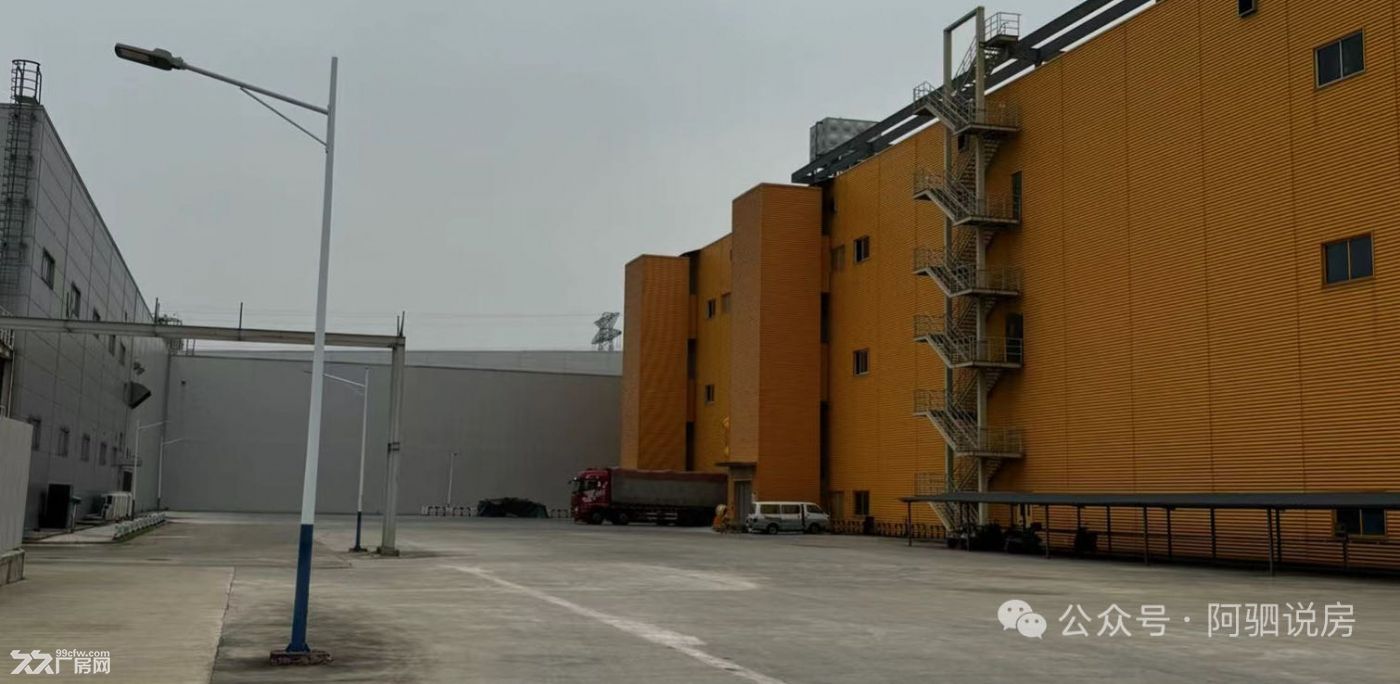丙一类厂房 3200m²丙二类厂房 2350m² - 2