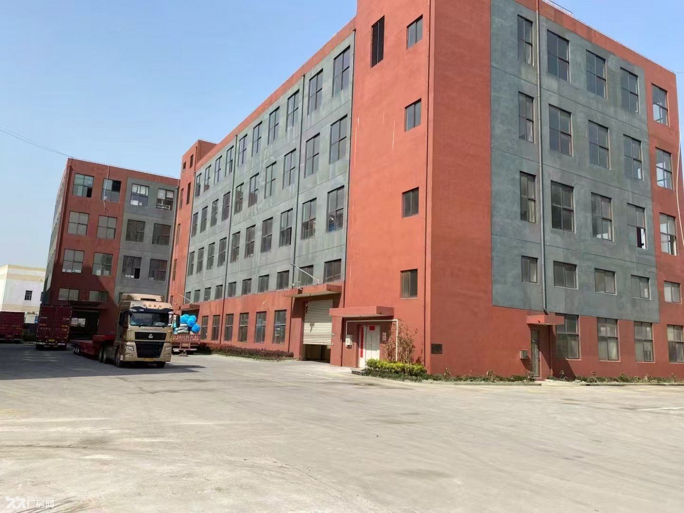 闵行马桥厂房仓库出租，消防丙一类，带喷淋，可存放普通化学品