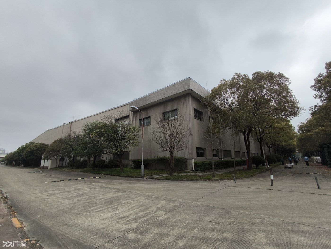 出租康桥4.8万方厂房,1.2万方公寓,三万方场地,均可分租 - 3