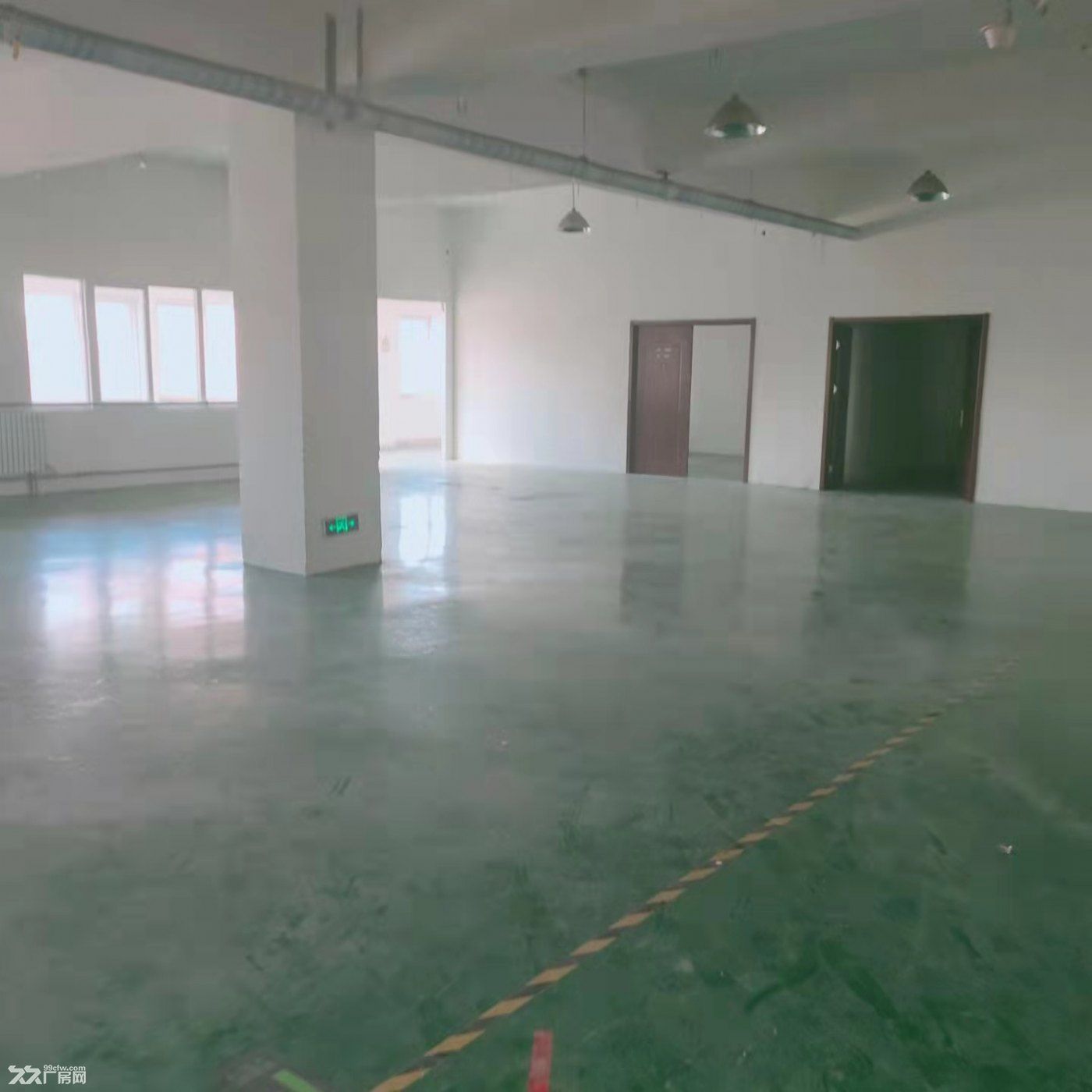 物业直租5000平标准厂房,可分租,带办公,年费车位。