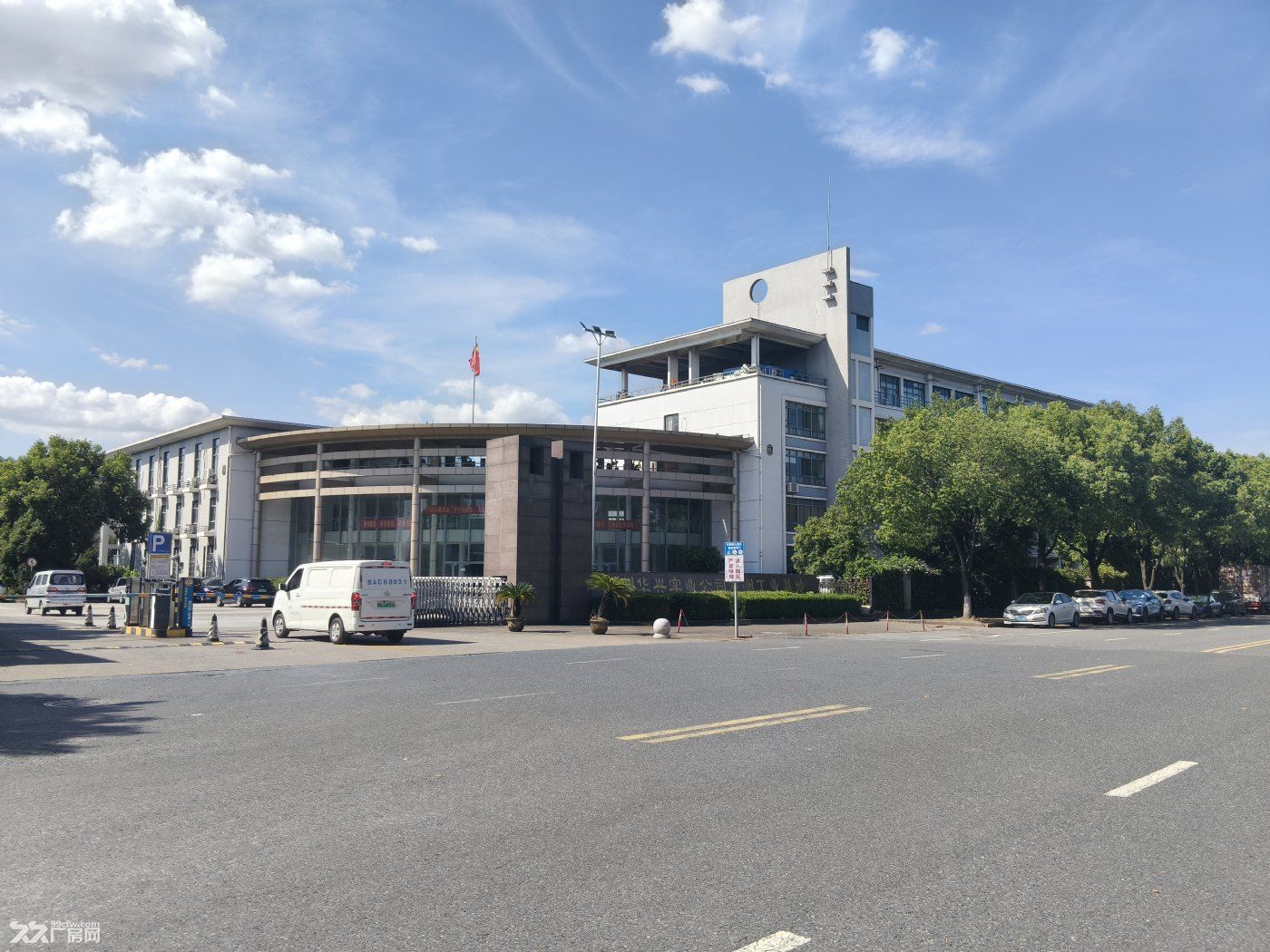 富阳东洲工业园30000方标准厂房出租（可分租）