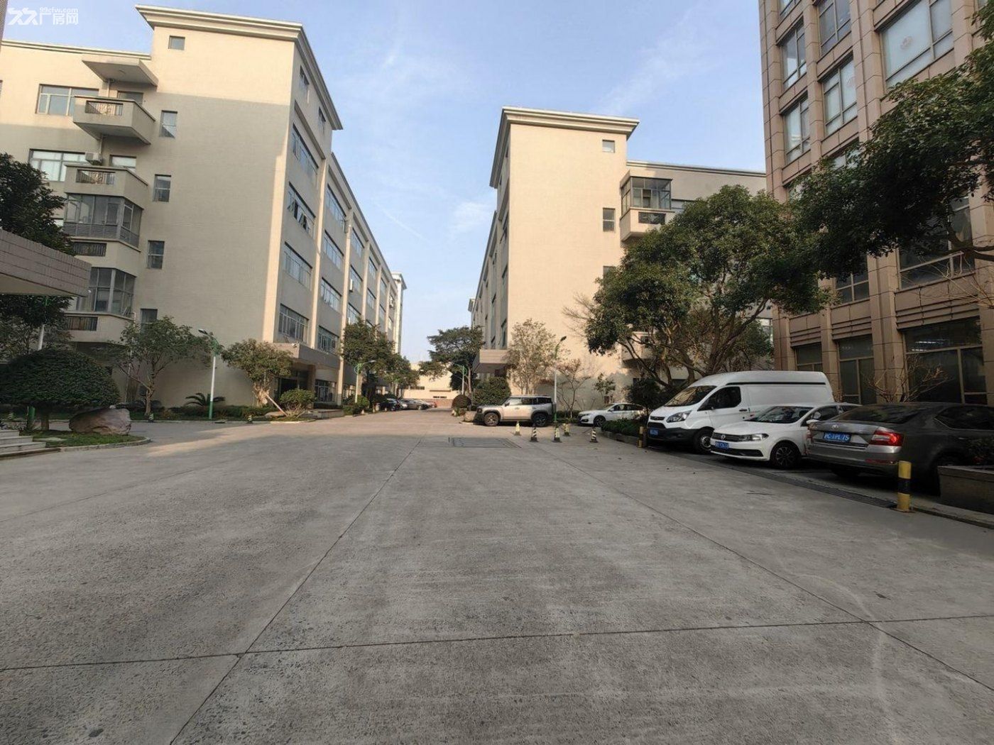 曹路工业园区独栋两层厂房