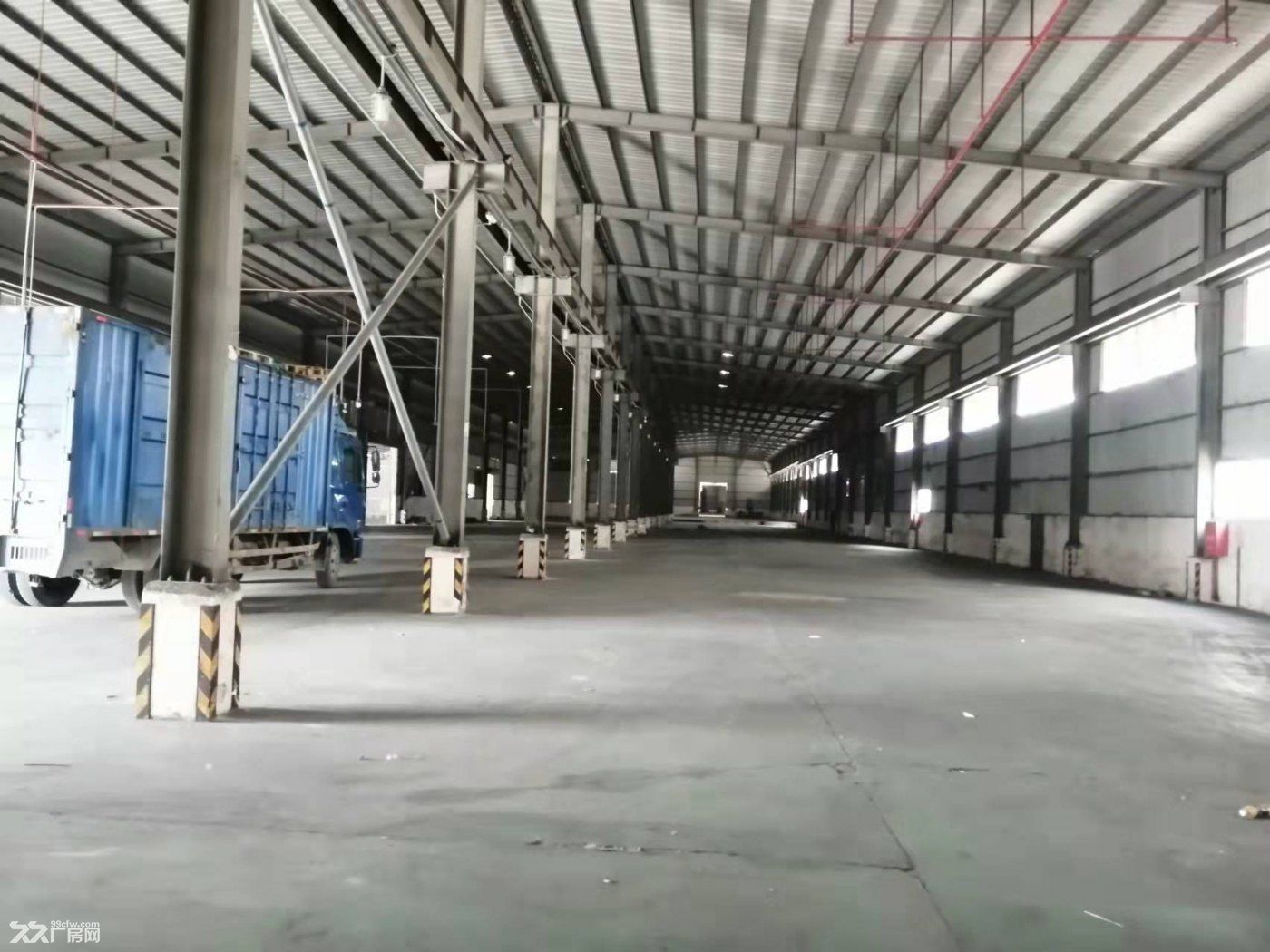 凤岗雁田单一层独院钢构出租1万平方 适塑胶 废铁 纸打包仓库 - 2