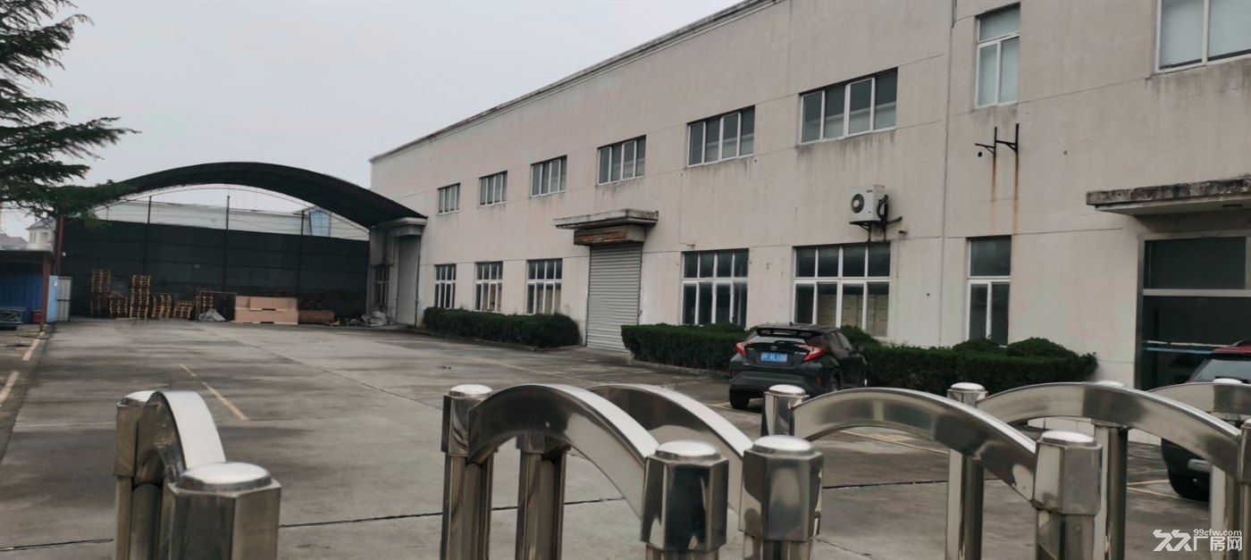 安亭原房东独院2116平米厂房仓库出租,层高8米带航车,可分 - 3
