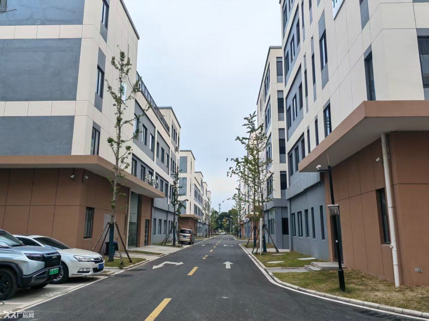江北快速路旁独栋三层半厂房，产权50年，首付一层 - 3