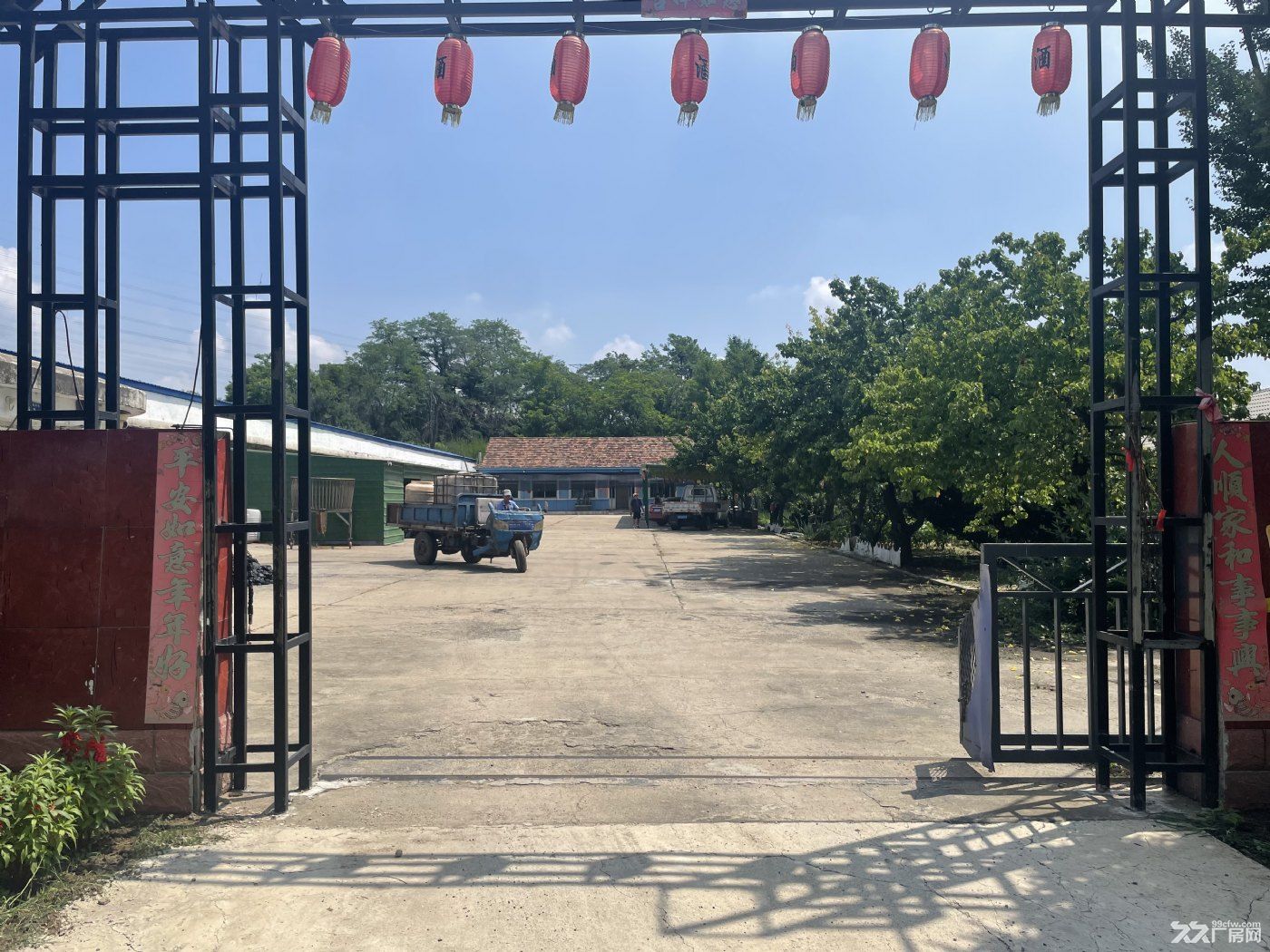 大连开发区董家沟3000平厂房出租独院平房带场地