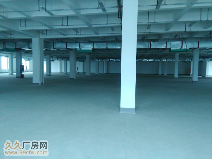 江宁开发区殷巷板块,园区大门位于双龙大道,是通往市中心的八车 - 2