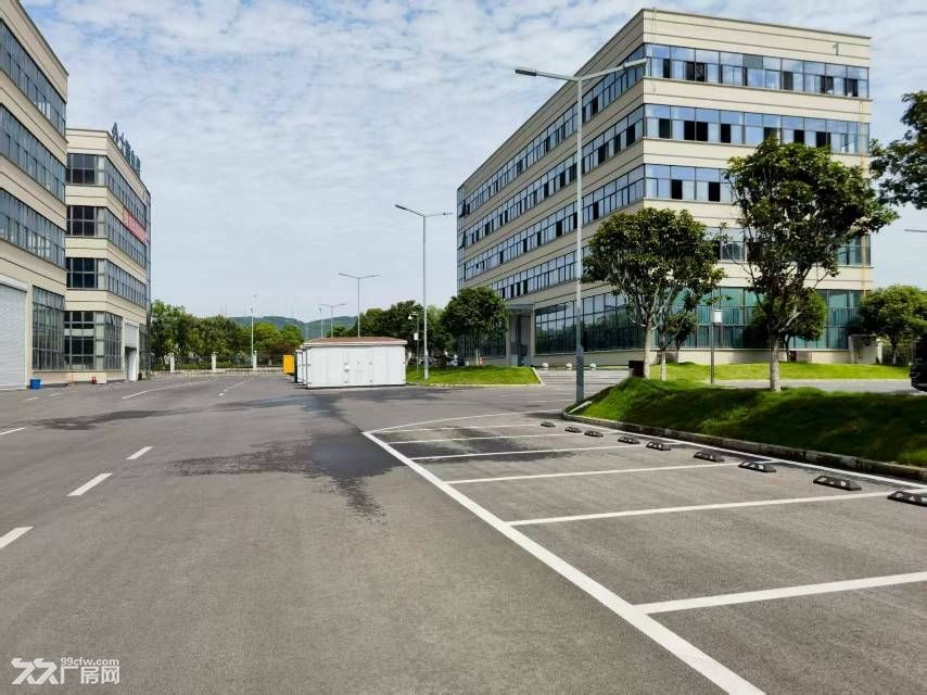 8米高标准一楼厂房带行车出租,金刚砂地面 - 5