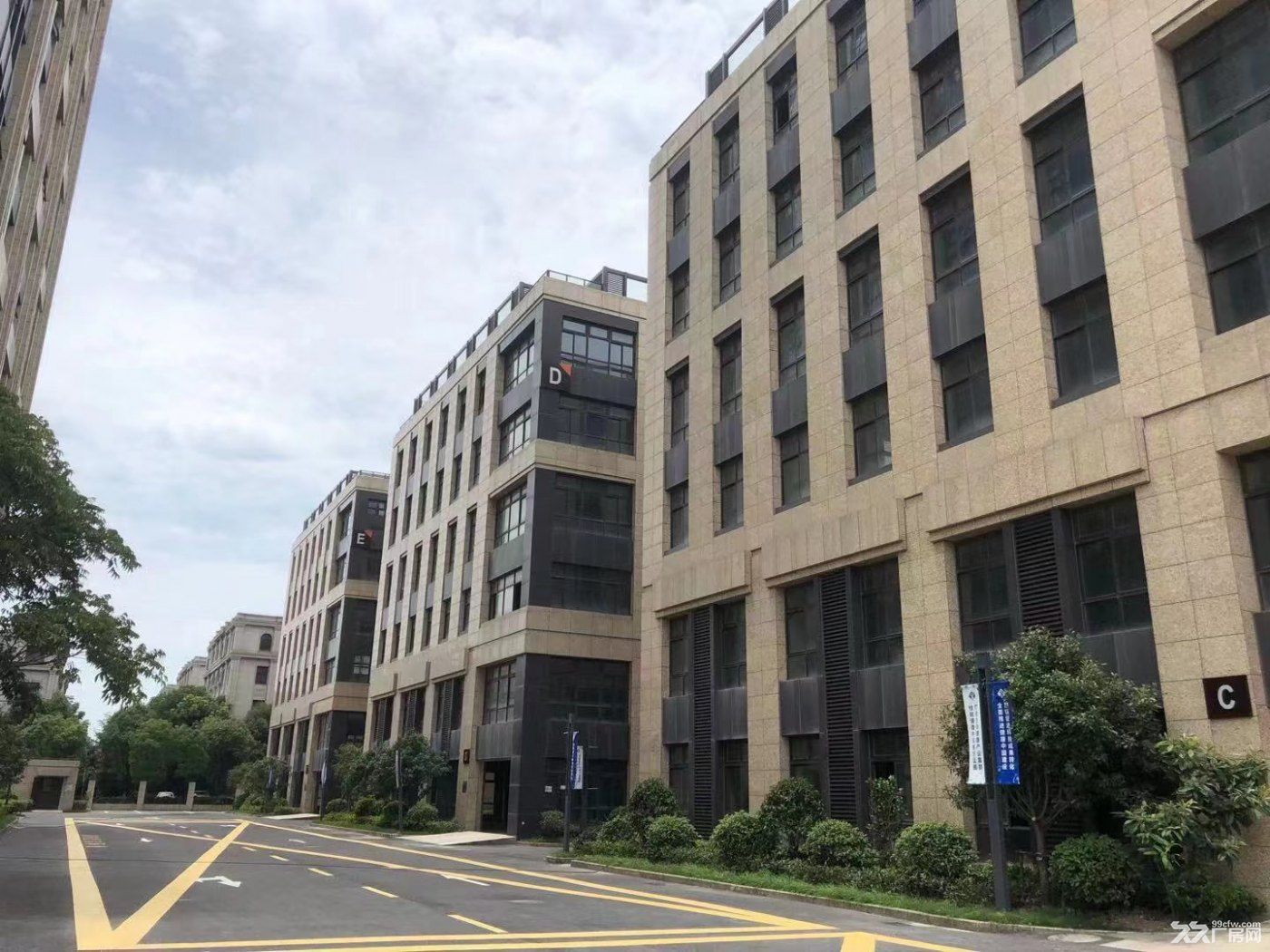 奉贤东方美谷园区独栋或分层研发办公厂房出租,995平方米起租 - 2