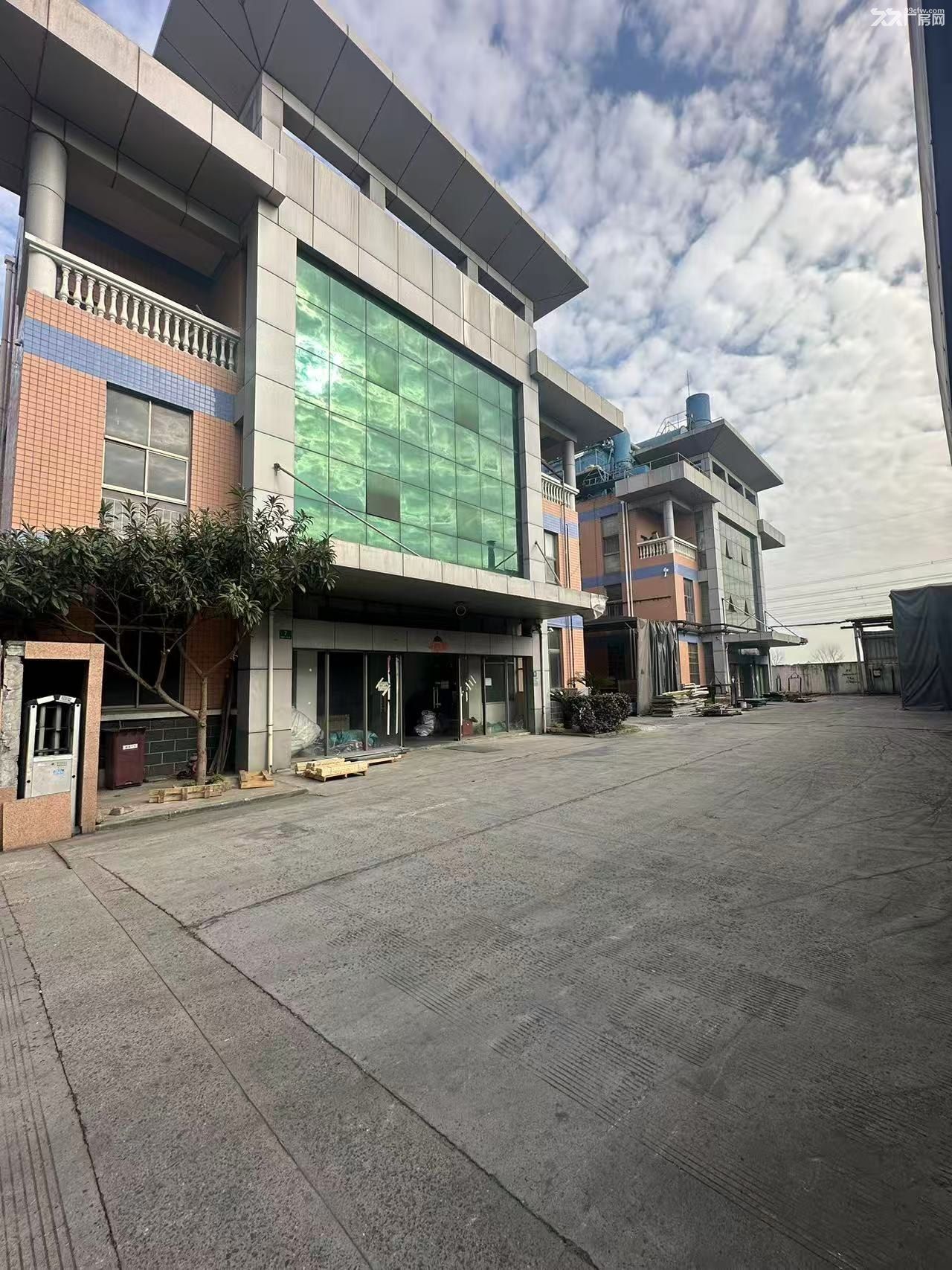 松江新桥5100平独院两栋双层厂房出售，可分栋出售